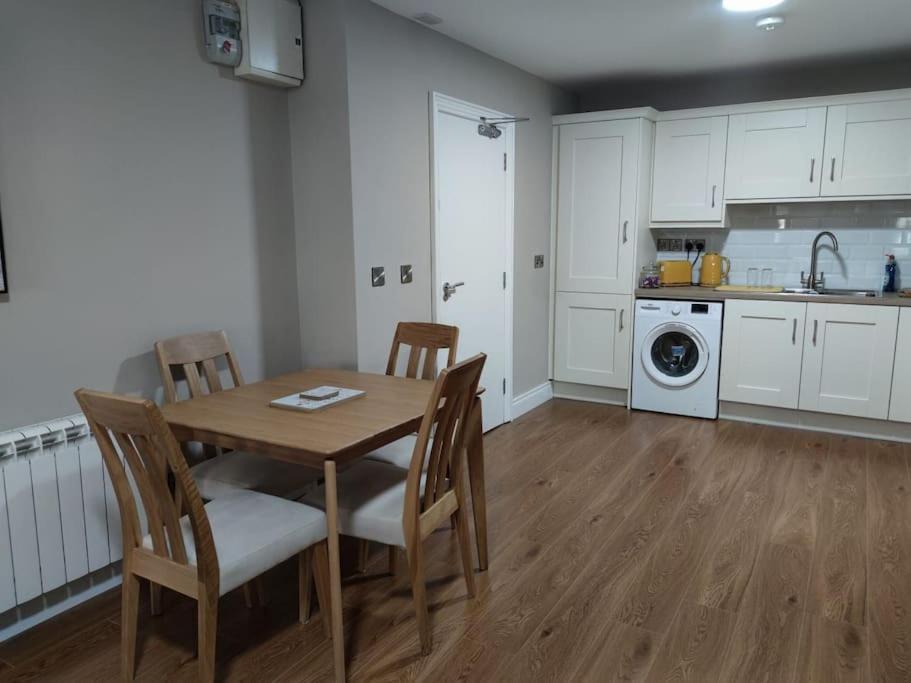 Blacklion Prime Location Apartment Екстер'єр фото