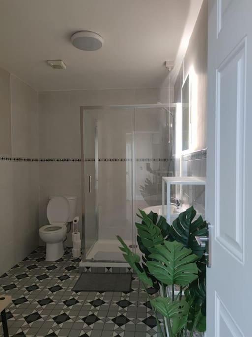 Blacklion Prime Location Apartment Екстер'єр фото