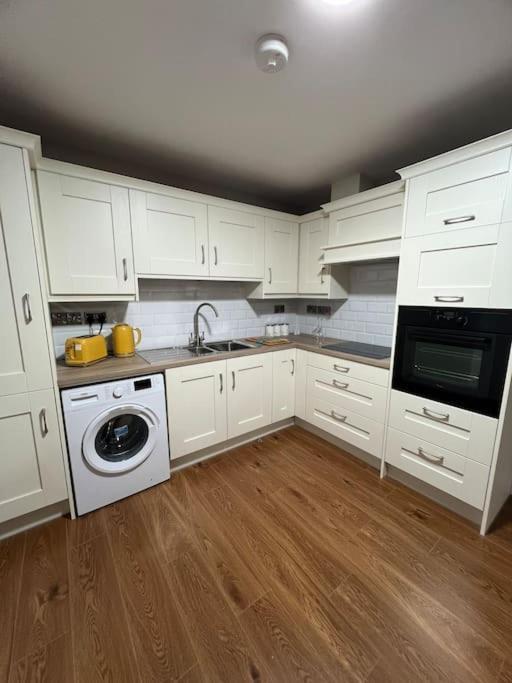 Blacklion Prime Location Apartment Екстер'єр фото