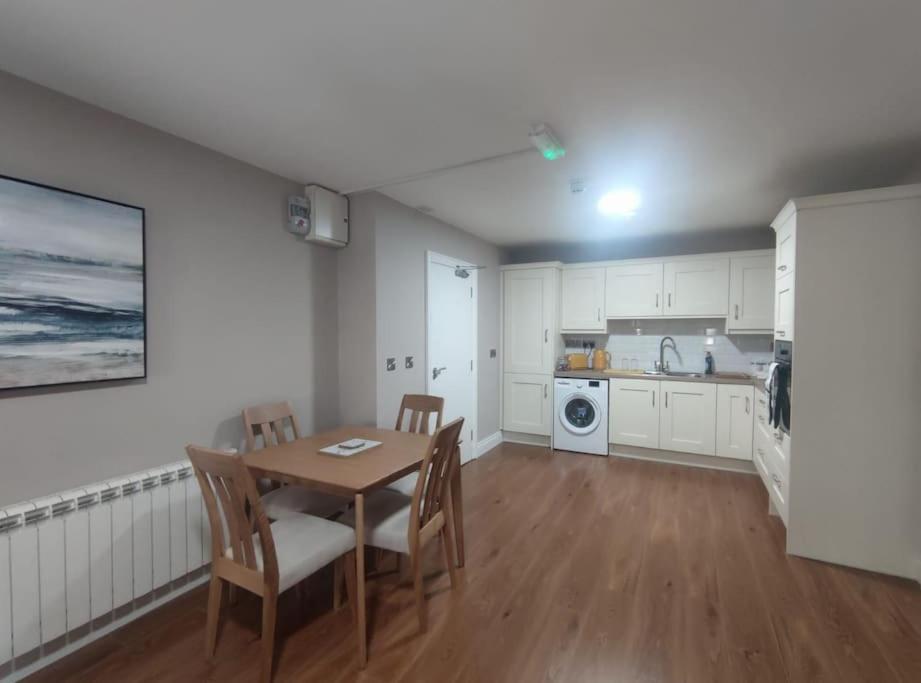 Blacklion Prime Location Apartment Екстер'єр фото