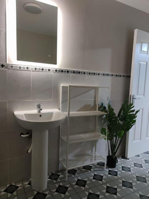 Blacklion Prime Location Apartment Екстер'єр фото